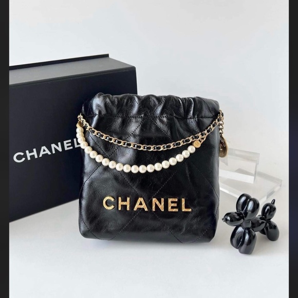 Sold - Chanel 22 Mini Pearl - Picture 1 of 5